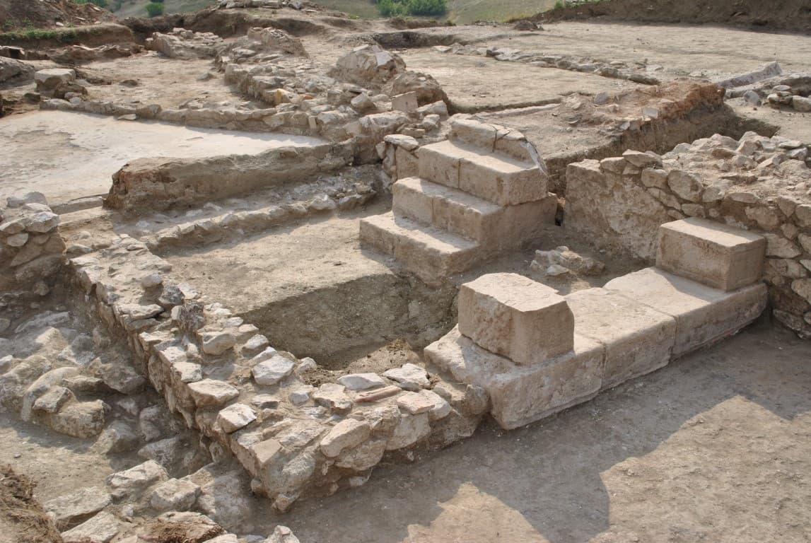 Спореден влез во објектот